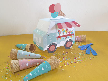 Ice Cream Party: furgoncino dei gelati e copri cono colorati